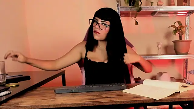 Veronica_office