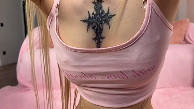 blondiesixseven (F teen) - Cute teasing time 😳