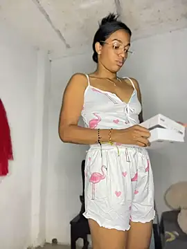 FlorSalvaje_ live cam on StripChat
