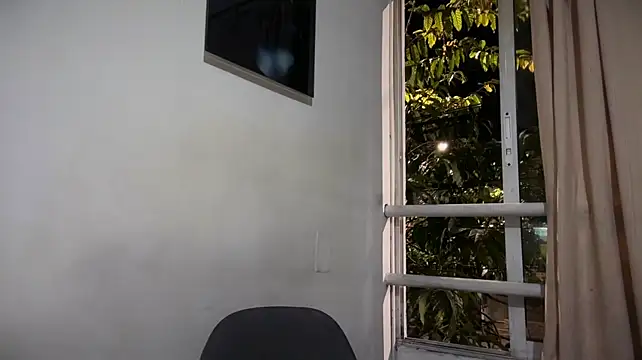 romeolovedark live cam on StripChat