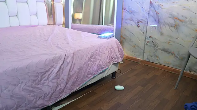 kinkylittlegirll webcam