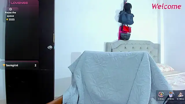 Doll_Andrea live cam on StripChat
