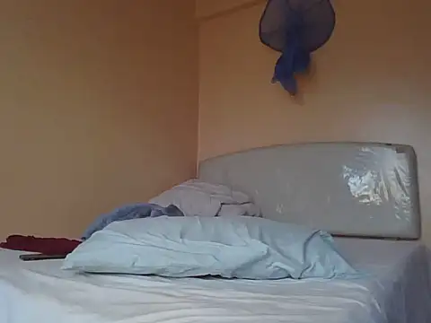pinky-lips webcam