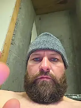 localwhtboyy live cam on StripChat