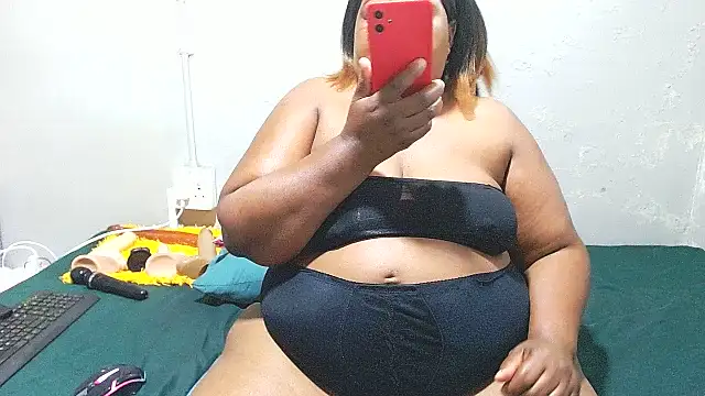 MatureBootyBabe4Uxx webcam