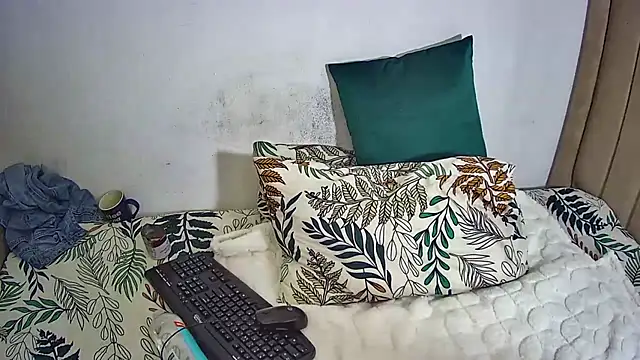 FlexySlender live cam on StripChat
