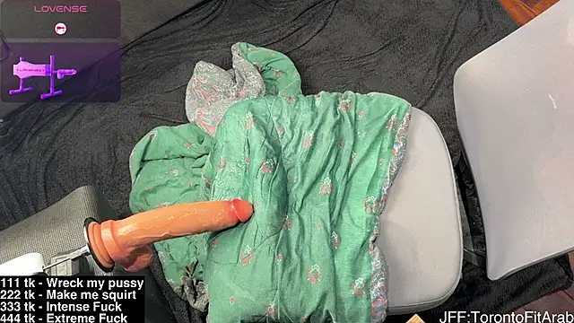 Toronto325 live cam on StripChat