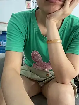 Ivy_Trix2 live cam on StripChat