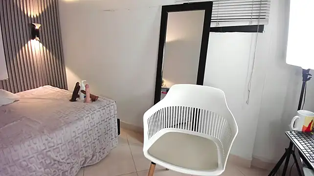 Zafiiraa live cam on StripChat