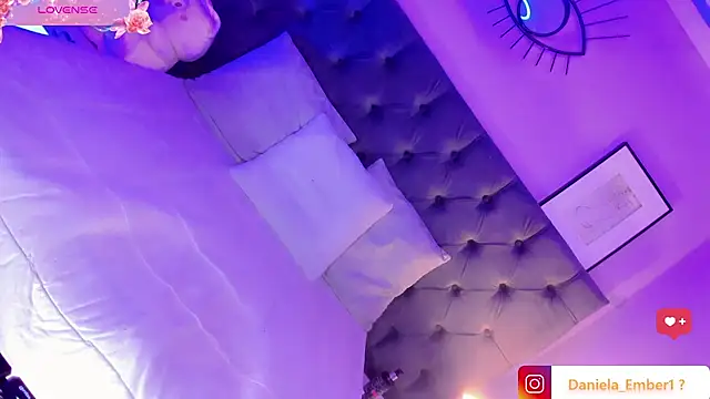 Amira_Ember live cam on StripChat