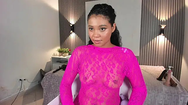 Zafiiraa live cam on StripChat
