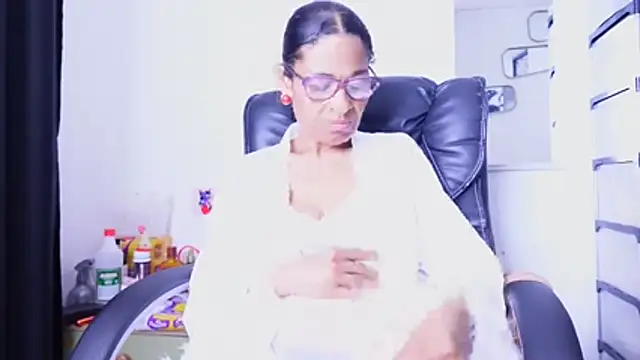 Aries_Mature webcam