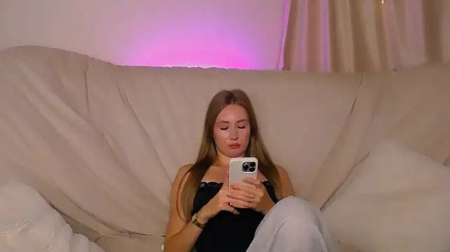 EllyColins webcam