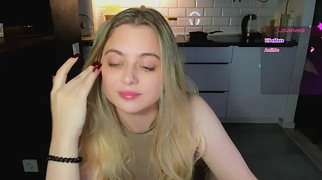 blonde_kellyy live cam preview