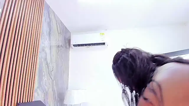 LauraSaenz01 live cam preview