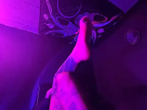rousstattoo (F milf) - Gif birthday 🖤