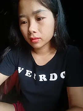 HeresThuy22 webcam
