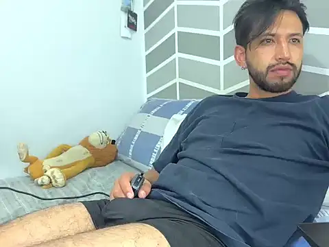 thomass1018 live cam preview