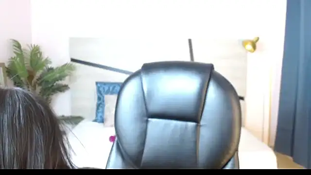 isabela_hills live cam on StripChat