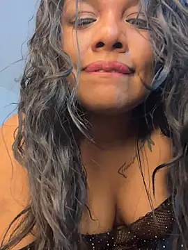 Rashell1_Queen live cam on StripChat