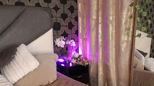IsabelaWhite webcam