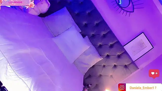 Amira_Ember webcam