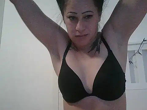 fruzsina28 webcam