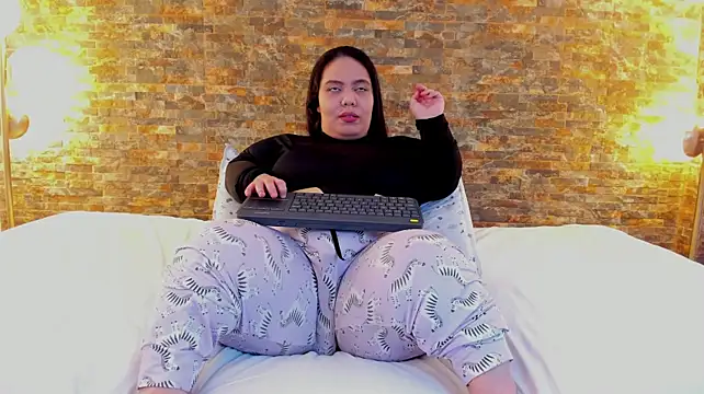 adenile5 webcam