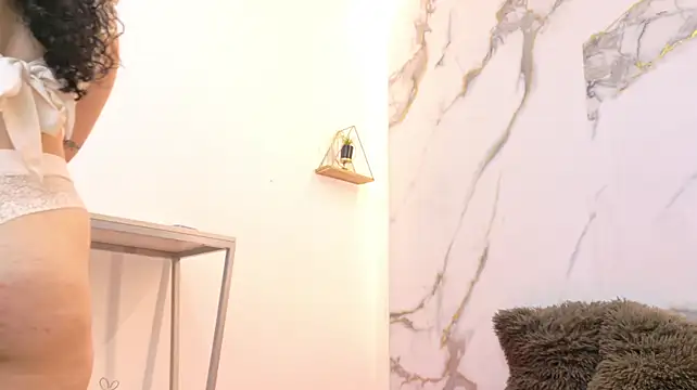 Ali_Monroe