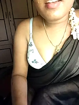Tamil_Kavitha live cam on StripChat
