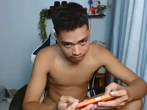curlyasian_njxx