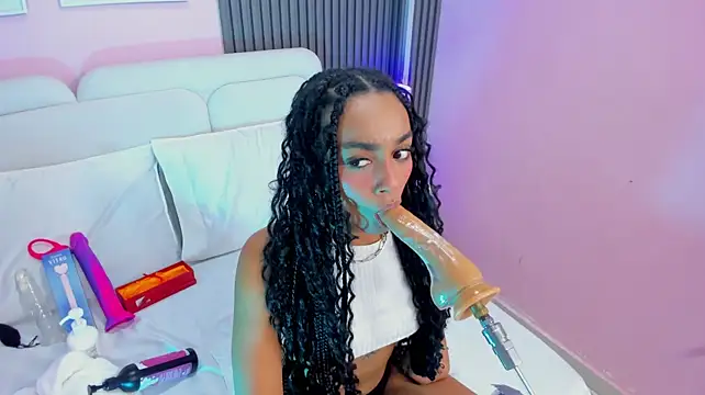 Clawdeen__wolf webcam