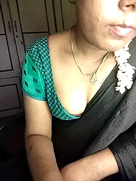 Tamil_Kavitha live cam on StripChat