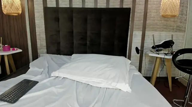 Hannah_Cross webcam