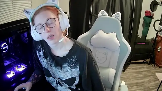 LilyFoxxx webcam