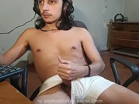 papito20cm live cam on StripChat