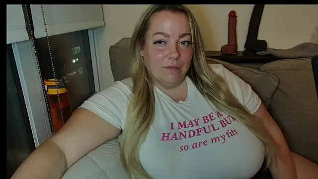 Tara_Emeraldd webcam