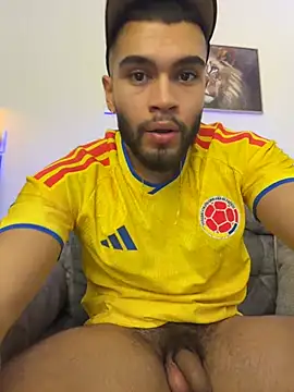 ThiagoHunk live cam on StripChat