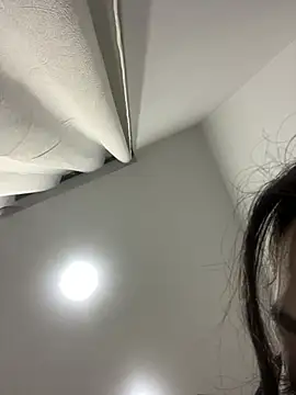 sellene_bloom webcam