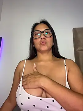 KIARAPRETTY webcam