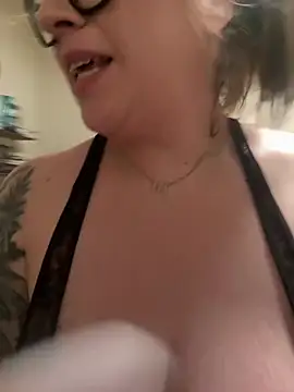 Webcam Model (IvyOfYourDreams) is live