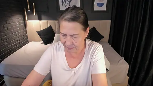 LindaPassionate live cam preview