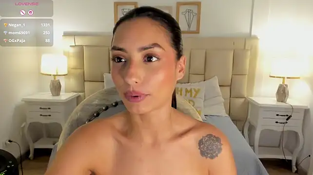 hade_miller live cam on StripChat