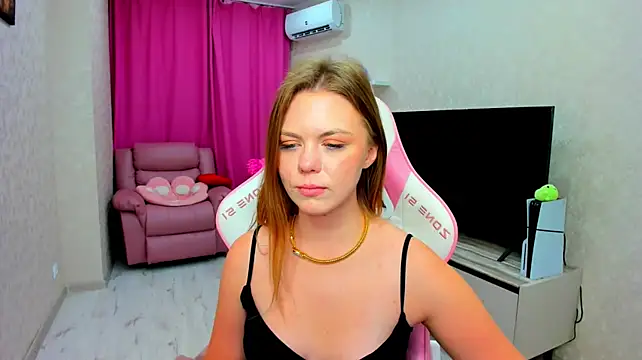Strawberrye live cam on StripChat