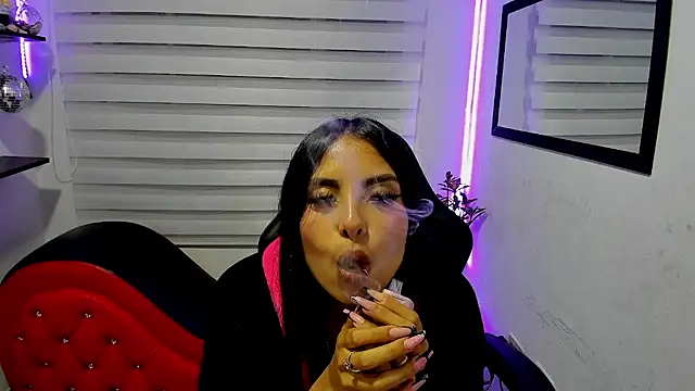 Lya__Smit_ live cam on StripChat