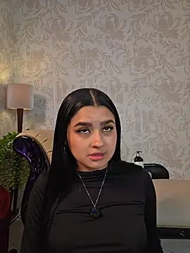 Emilygh1_ live cam on StripChat