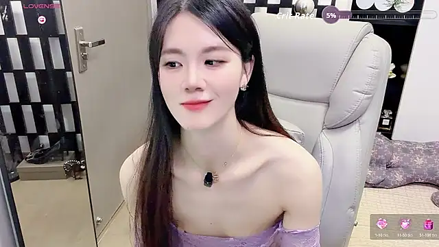 Yueyue-MM live cam on StripChat