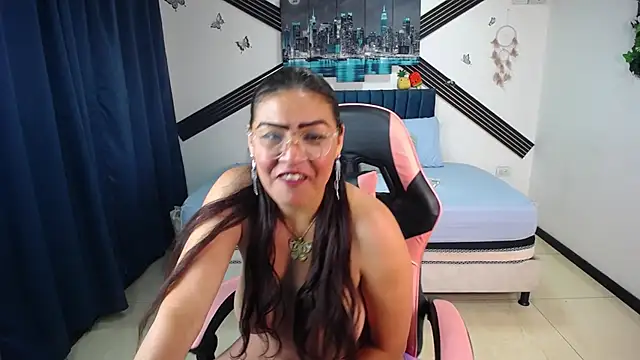 Shantal_233 live cam on StripChat
