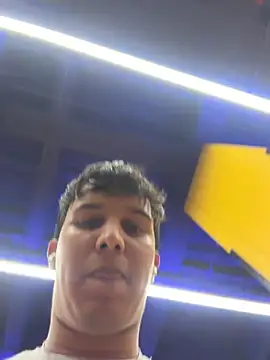 Leo_Savage_ webcam