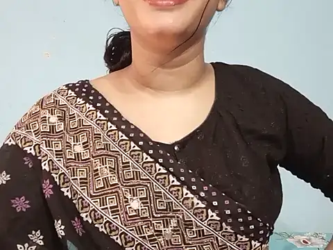 Adhiti_1 live cam preview